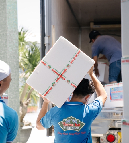 VẬN CHUYỂN TÔM GIỐNG ĐẾN CHO KHÁCH HÀNG